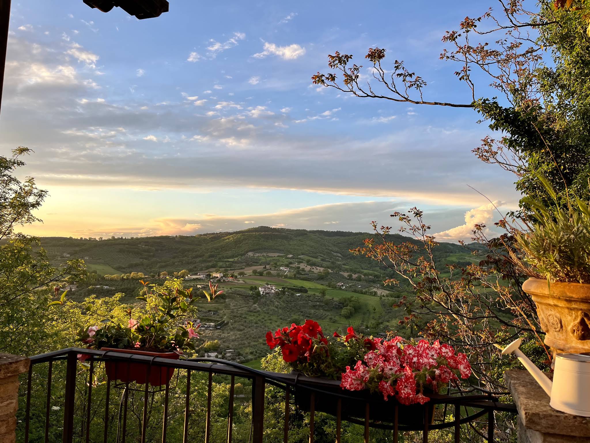 Vista sulla valle umbra dalla terrazza del ristorante
