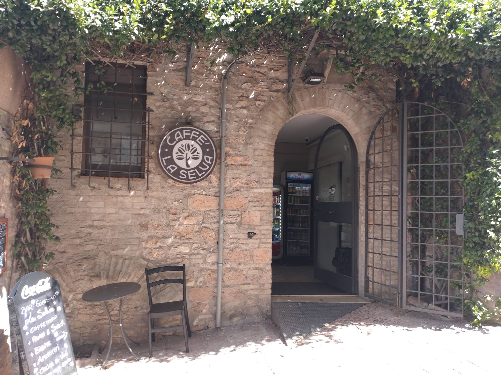 Ingresso in pietra del ristorante La Bella Selva